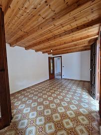 Ampia casa indipendente via Dante Alighieri,