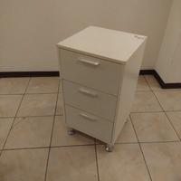 Mobiletto con tre scaffali