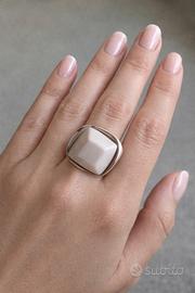 Anello di Agata bianca