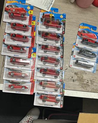 Hot wheels come in foto