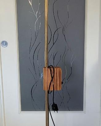 Lampada da terra in legno e ottone anni '70