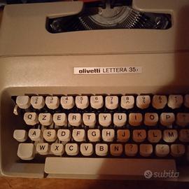 Macchina da scrivere vintage 