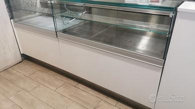 Banco bar con vetrina