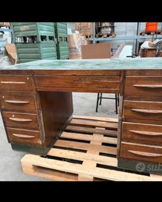 Scrivania in legno con top verde 79x79x140