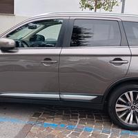 Mitsubishi Outlander 2.0 Instyle 2wd *pochi Km*