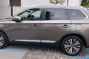 Mitsubishi Outlander 2.0 Instyle 2wd *pochi Km*