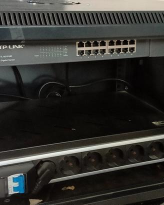 Armadio Rack MACH Power a parete 