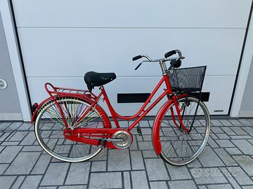 Bicicletta con freni a bacchetta rossa