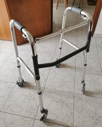 Deambulatore pieghevole anziani
