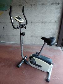 cyclette magnetica progettata per l'home fitness,