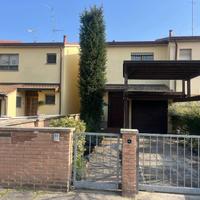 VILLETTA A SCHIERA IN VIA MARZABOTTO