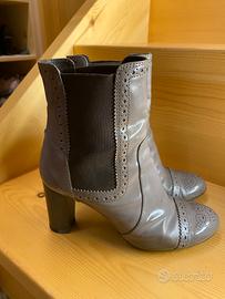 Stivaletti Tod's in pelle grigio talpa