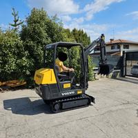 E232 - Mini escavatore 15 q.li Volvo EC15