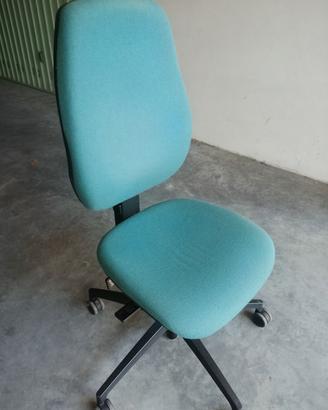 sedia da ufficio con altezza regolabile