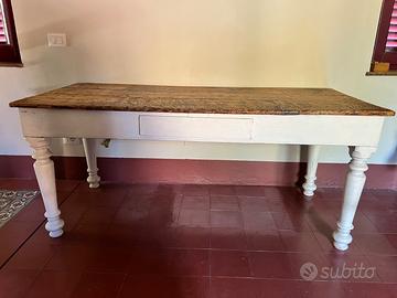 Tavolo rustico con piano estraibile da impasto