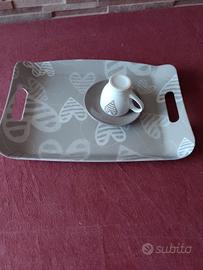 Vassoio con tazza di caffè