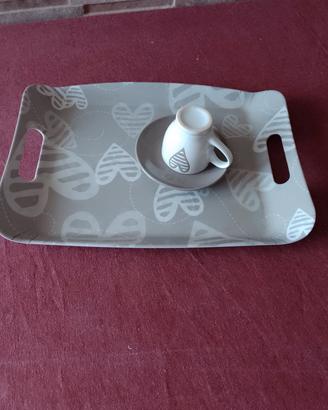 Vassoio con tazza di caffè