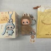 Labubu Pin for Love - Lettera B