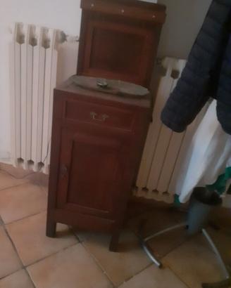 Comodini antichi