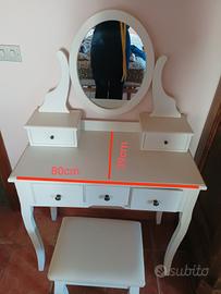 Tavolo da toeletta con sgabello