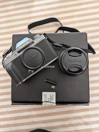 Fujifilm X-T200 kit 15-45 + batterie + kit pulizia