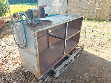 Banco da lavoro / officina con mola smerigliatrice