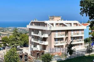 3 LOCALI A ACQUAVIVA PICENA