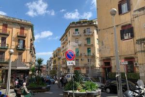NEGOZIO A NAPOLI
