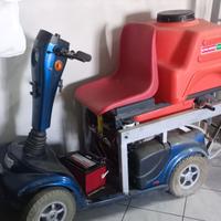 Veicolo elettrico atomizzatore agricolo