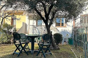 Luminosa schiera in centro