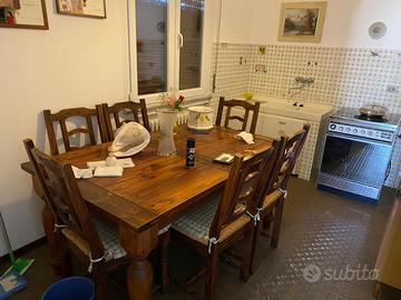 Tavolo in legno massello + sedie