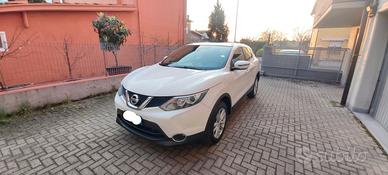 Auto tenuta in maniera maniacale senza nessun lavo