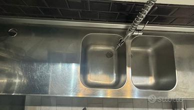 tavolo in acciaio inox