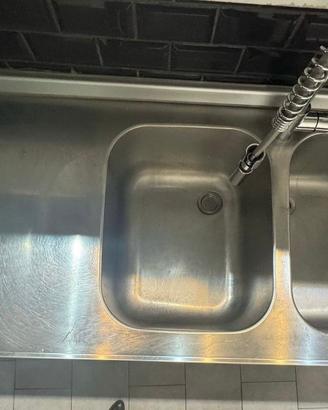 tavolo in acciaio inox