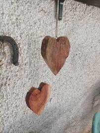 Due cuori di legno di Carrubo
