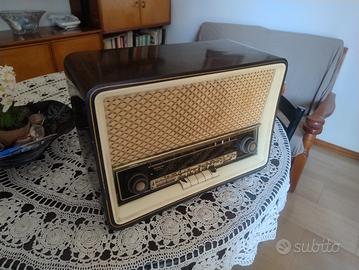 radio antica in legno