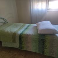 due letti singoli con rete e materasso