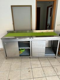 Banco di lavoro in acciaio per cucina