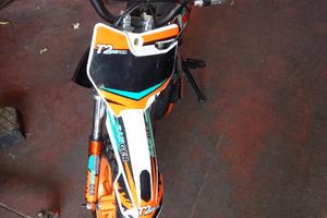 Moto da cross 50cc, 2 tempi.