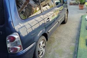 7 Posti Benzina con Impianto a GPL Hyundai Trajet