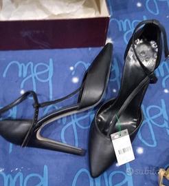Scarpe nuove in pelle