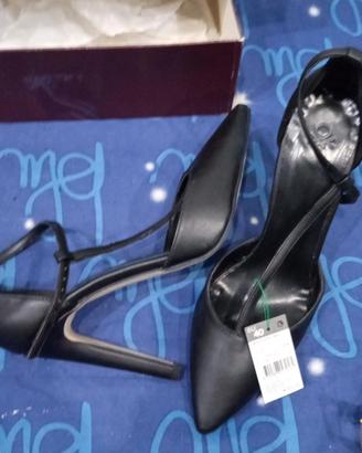 Scarpe nuove in pelle