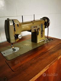 macchina da cucire Necchi