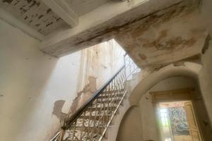 Stabile indipendente con cortile