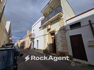 Casa indipendente di 148 m² con più di 5 locali a 