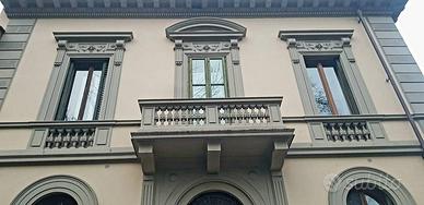 Attività / Licenza di 700 m² con più di 5 locali a