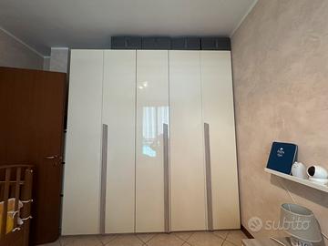 Armadio a 5 ante