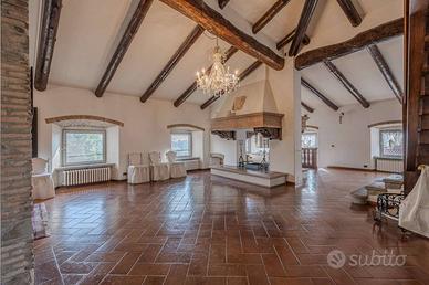 Attico / Mansarda di 235 m² con 3 locali e box aut