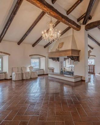 Attico / Mansarda di 235 m² con 3 locali e box aut