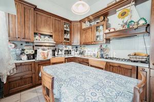 BILOCALE AL PIANO TERRA CON CANTINA